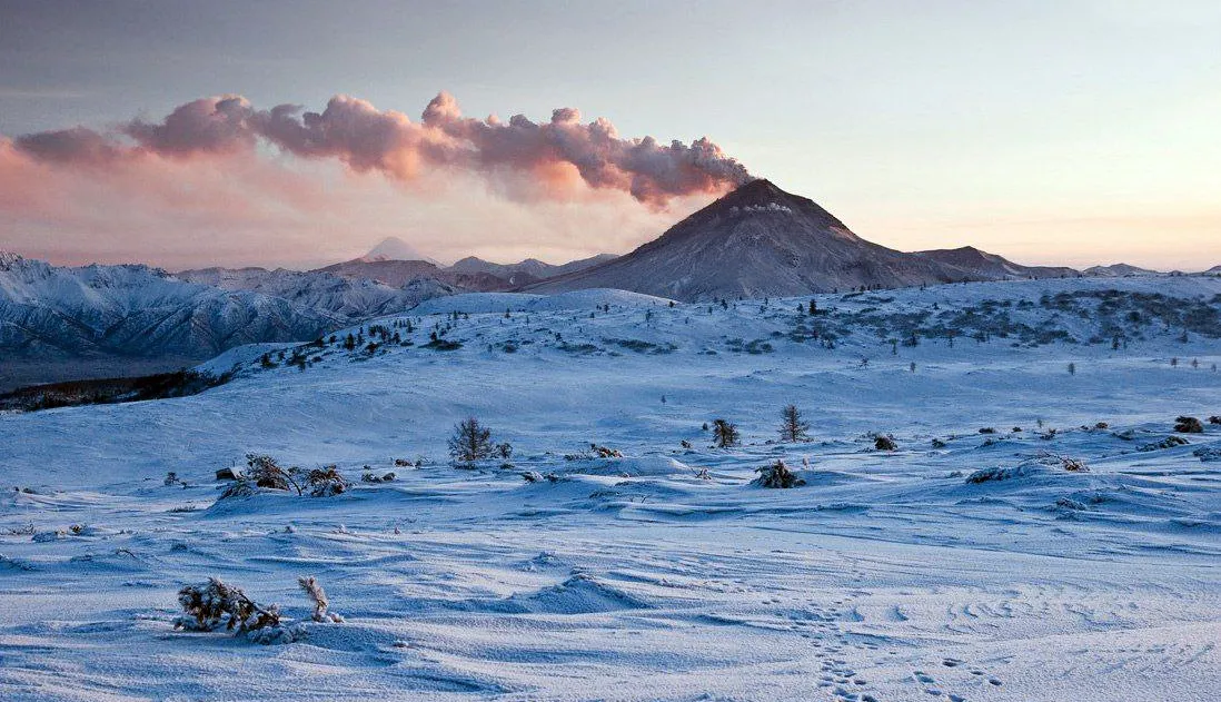 Сразу два вулкана активизировались на Камчатке