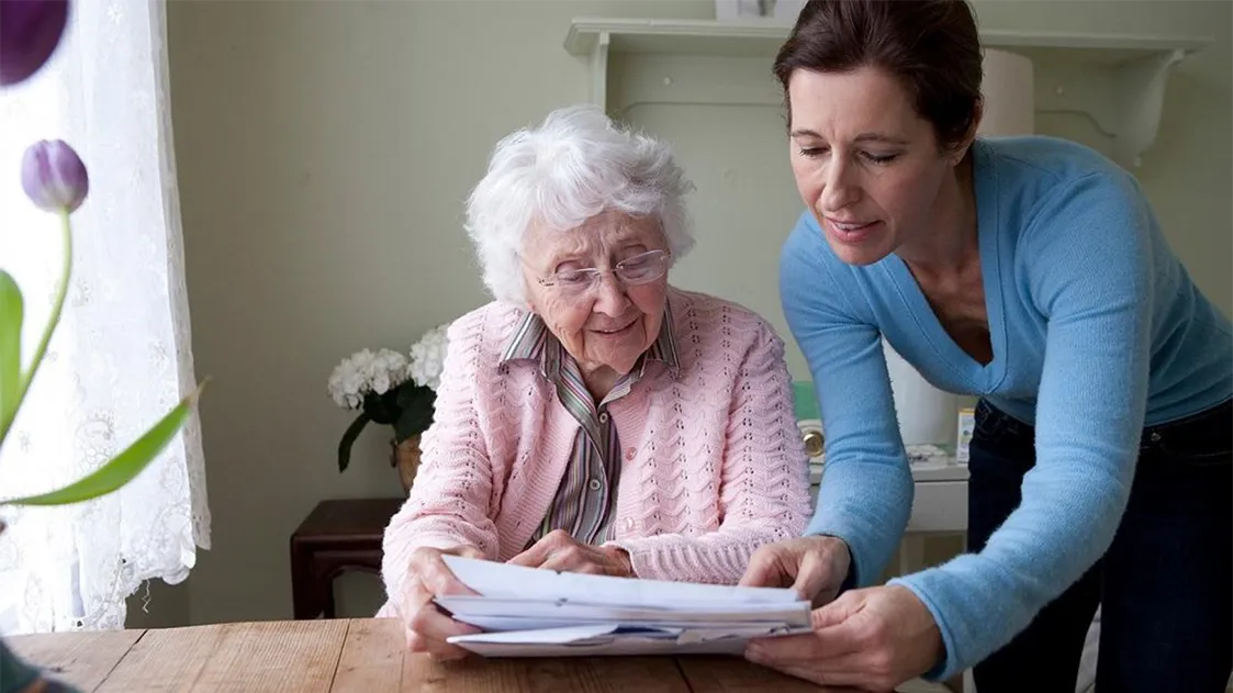 Кому положен соцработник