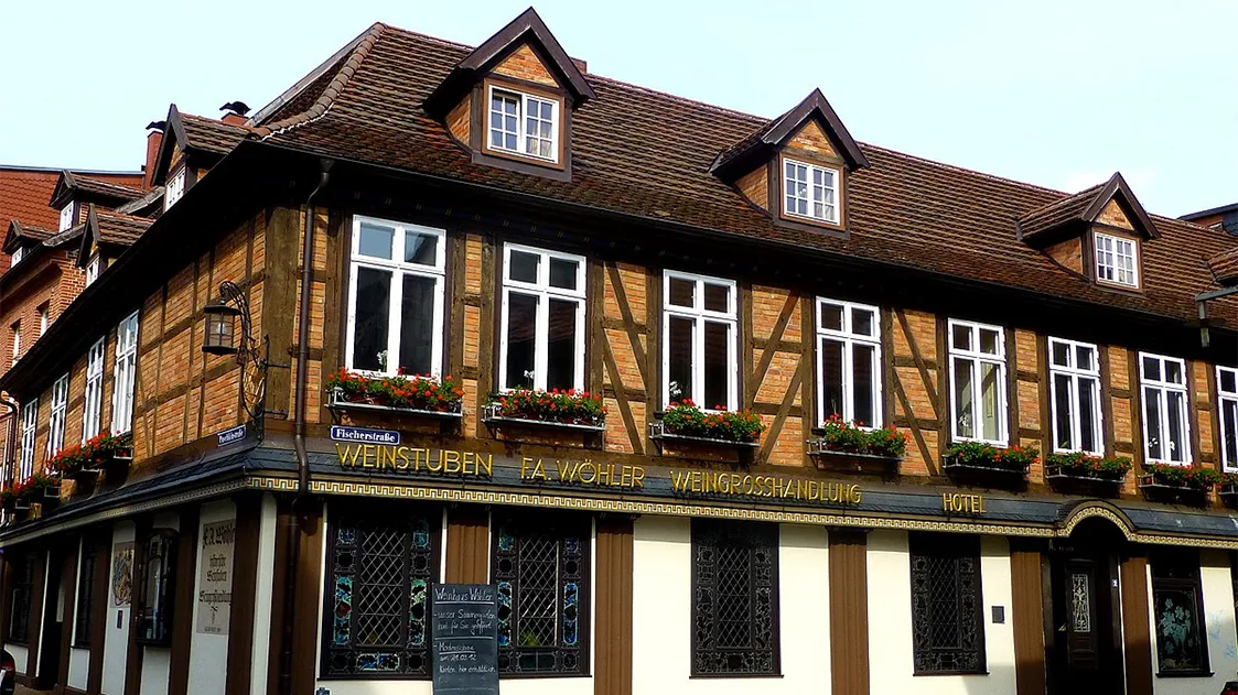 15 лет женщина не платила за отели