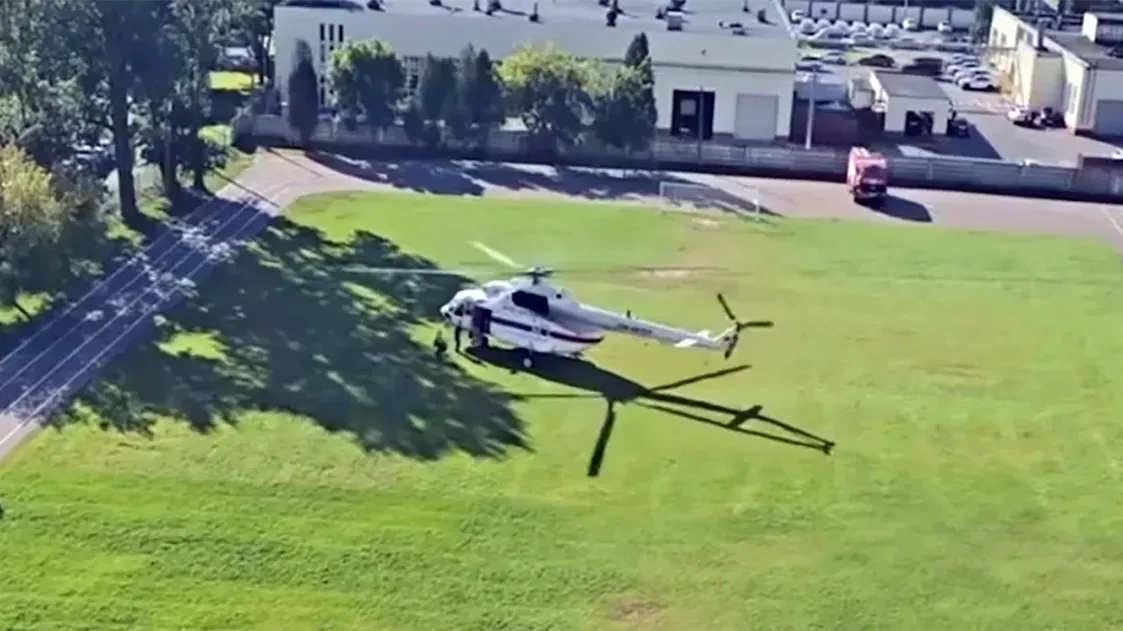 Вертолёт МЧС приземлился на школьном стадионе в Минске с донорским сердцем